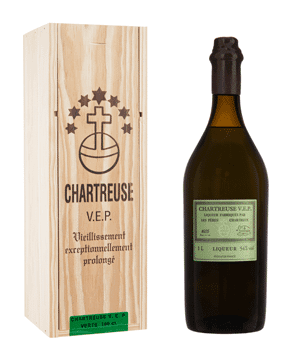 A bottle of green Chartreuse V.E.P. beside its pale wooden presentation box.